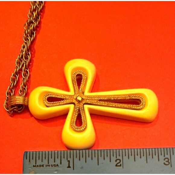Sarah Coventry Gold-Tone Twisted Chain Necklace With Cream & Gold Cross Pendant - Picture 5 of 11